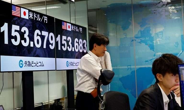 Asian Currencies Tumble as Projected Trump Win Propels Dollar