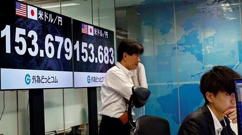 Asian Currencies Tumble as Projected Trump Win Propels Dollar