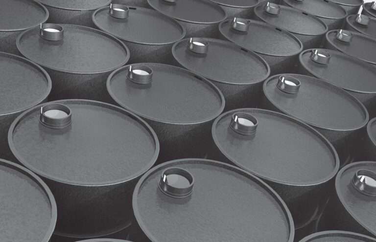 Oil Prices Edge Higher Amid Falling US Inventories but Fed Rate Cut Concerns Limit Gains