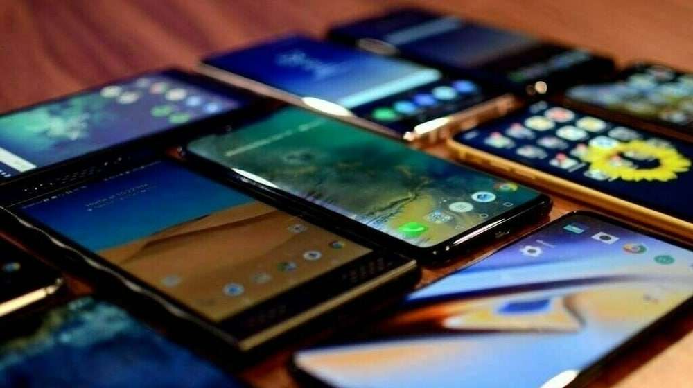 FBR Reverses Decision, Permits More Than One Phone for Passengers