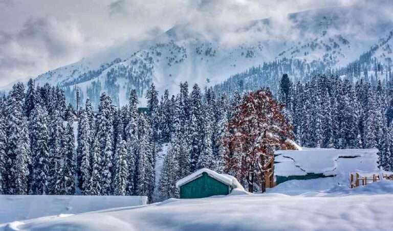 AJK Extend Winter Vacations Due to Severe Cold Wave