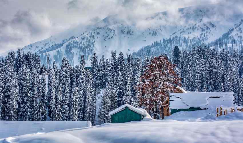 AJK Extend Winter Vacations Due to Severe Cold Wave