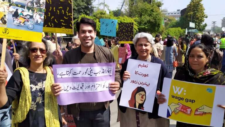 Marchers_holding_placards_during_Aurat_March_2020